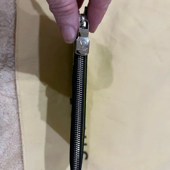 Louis Vuitton Lime Green Monogram Card Holder - Picture 5 of 10